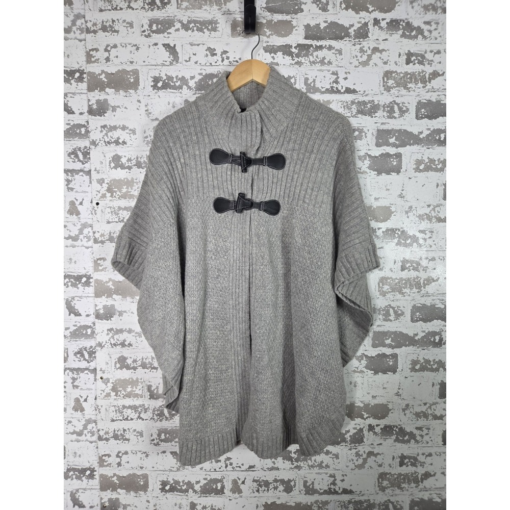 Tahari Wool Cape Poncho Sweater Size Medium Gray Toggle Soft Knit Snap Casual